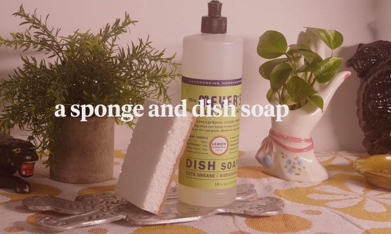 Cleaning products for removing odors from silicone bongs